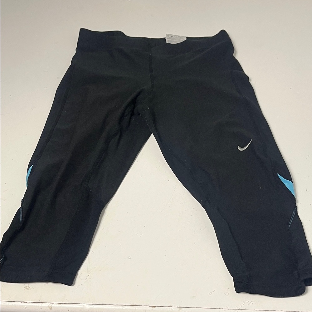 Nike XS Elastic Waist Pull On Black Capri Length Dri Fit Athletic Leggings